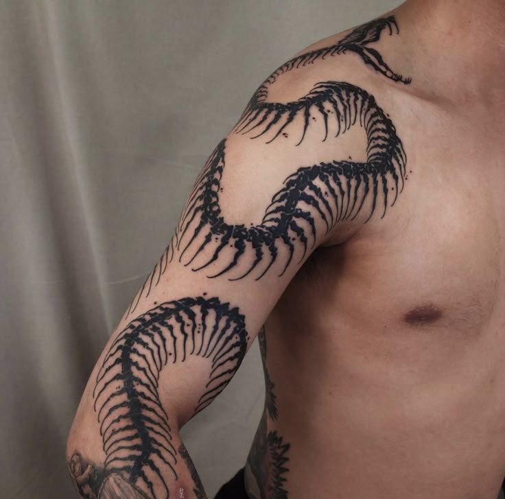 31 Centipede Tattoo Ideas 2025: Blackwork, Traditional, Tokyo Ghoul, Spider Lily, Skull, Giant Back