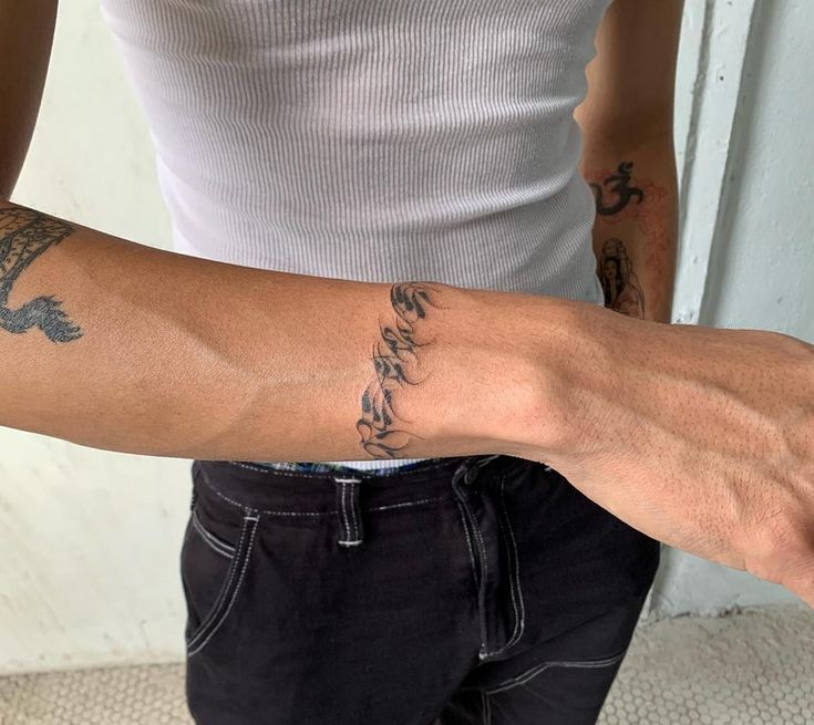Wrist Tattoo Ideas 2025: 29 Designs for Women and Men, Fine Line, Tiny American Traditional Tattoos