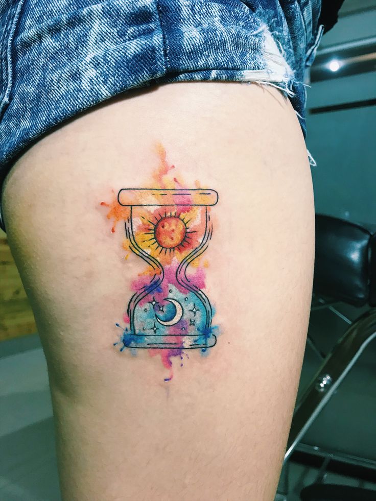 29 Hourglass Tattoo Ideas 2025 with Meaningful Designs for Men and Women — Minimalist, Feminine, Traditional