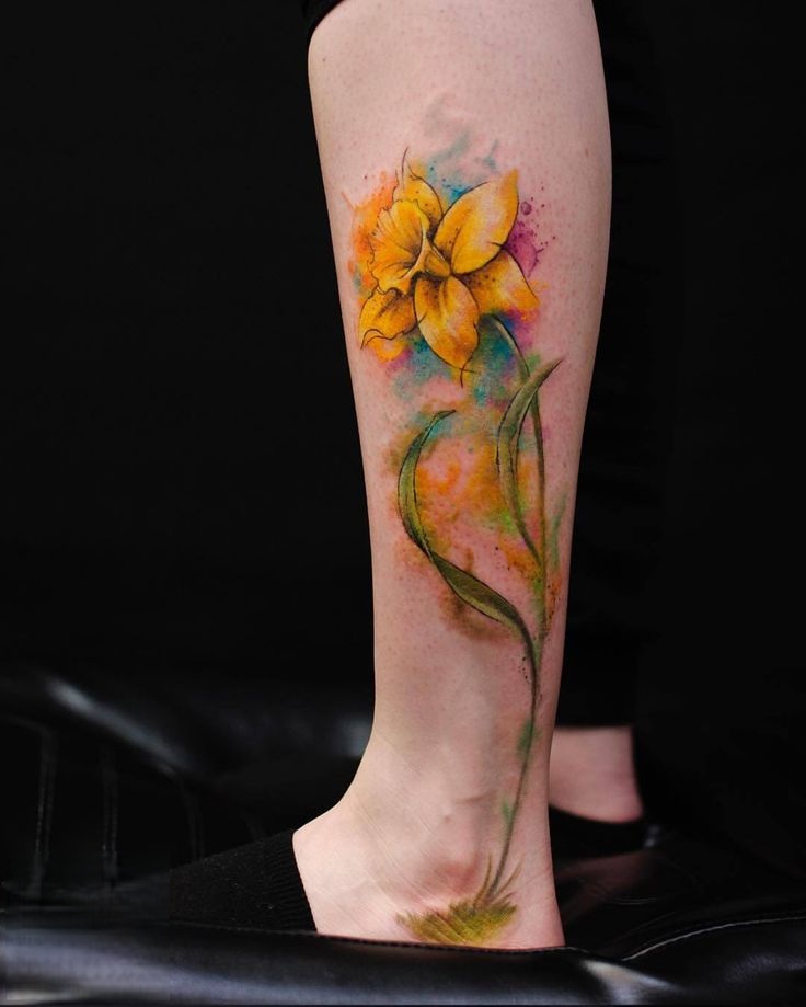 30 Daffodil Tattoo Ideas 2025: Fine Line, Traditional with Name, Birth Flower &#038; Neotraditional Design