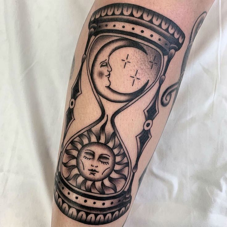 29 Hourglass Tattoo Ideas 2025 with Meaningful Designs for Men and Women — Minimalist, Feminine, Traditional