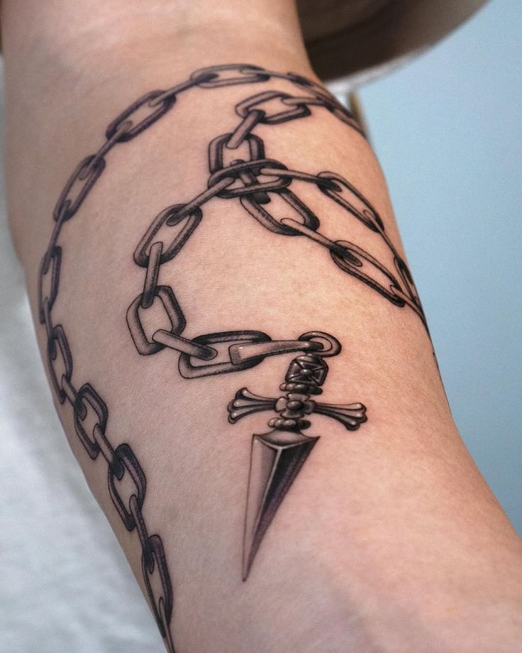 30 Dagger Tattoo Ideas 2025: Neotraditional, Fine Line, Gothic, Butterfly, Panther, Fantasy Designs