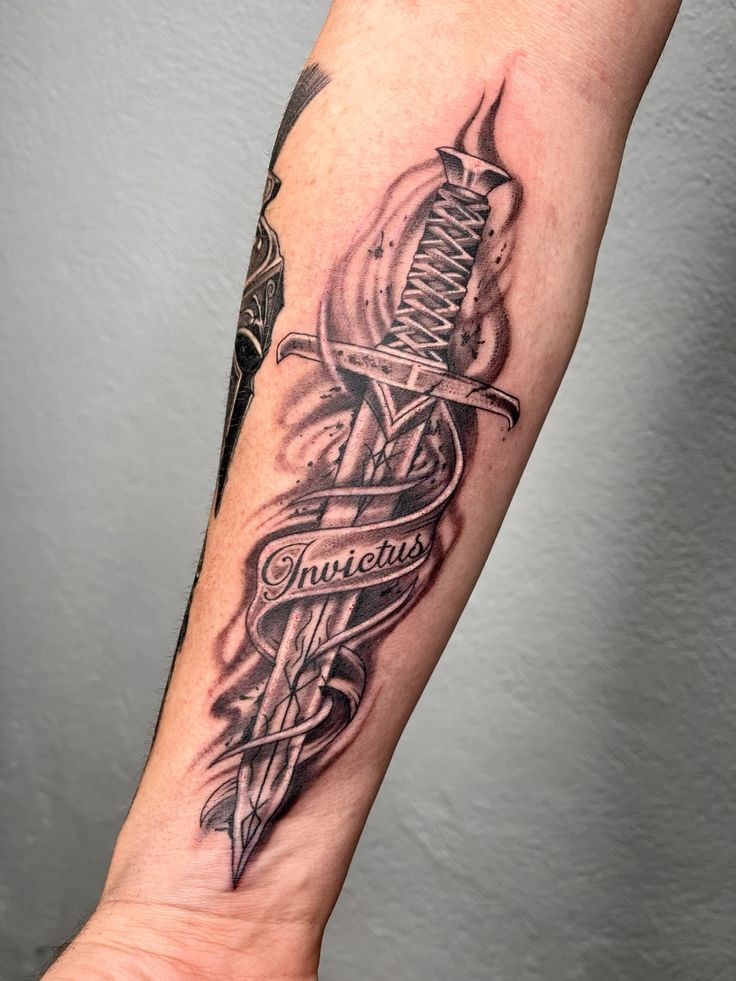 30 Dagger Tattoo Ideas 2025: Neotraditional, Fine Line, Gothic, Butterfly, Panther, Fantasy Designs