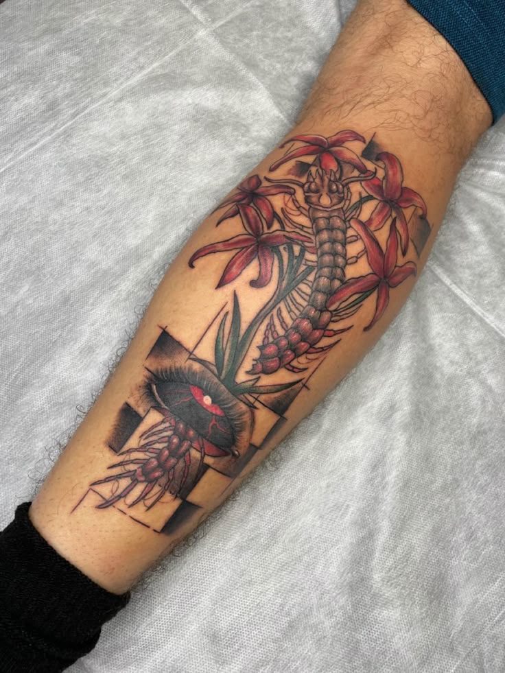 31 Centipede Tattoo Ideas 2025: Blackwork, Traditional, Tokyo Ghoul, Spider Lily, Skull, Giant Back