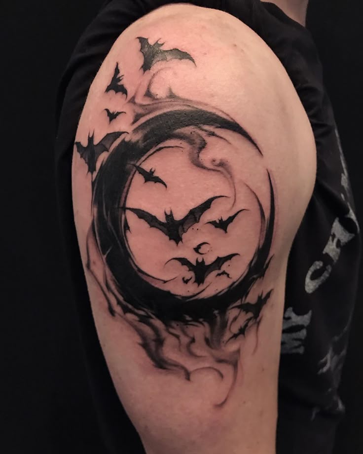 26 Crescent Moon Tattoo Designs 2025: Fine Line, Stencil, Stars, Lotus, Waxing, Waning, American Traditional