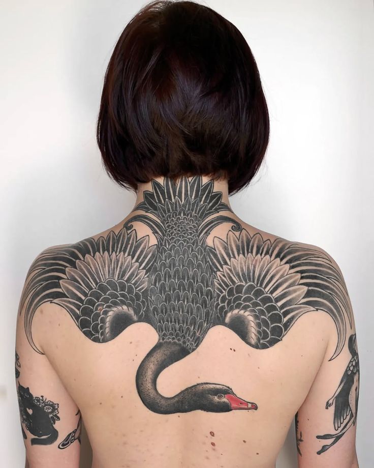 26 Shoulder Tattoo Ideas 2025 Women and Men &#8211; Ornamental, Fine Line, Eagle, Stencil, and More