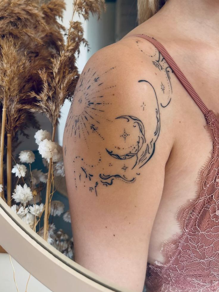 26 Crescent Moon Tattoo Designs 2025: Fine Line, Stencil, Stars, Lotus, Waxing, Waning, American Traditional