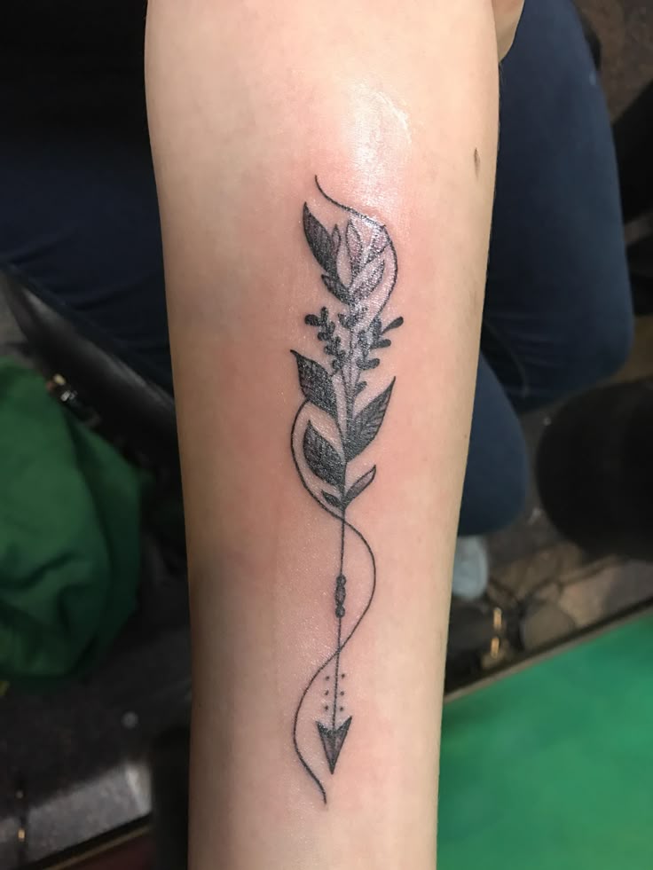 28 Arrow Tattoo Ideas 2025 for Women &#038; Men – Meaningful Designs &#038; Friendship Tattoos
