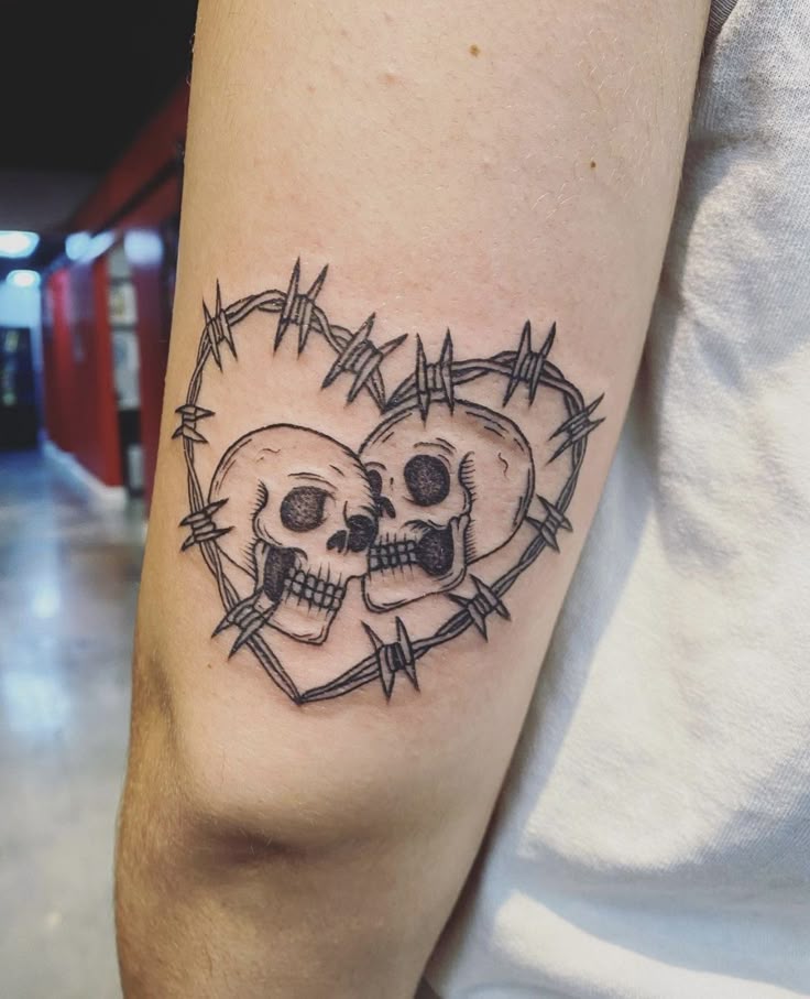 Barbed Wire Tattoo Ideas 2025: Bold Designs for Women and Men Featuring Hearts, Skulls and More