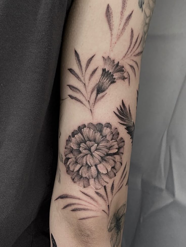 26 Marigold Tattoo Ideas 2025 for Every Style – Fineline, Realistic, Black and White, Traditional, and Color Designs