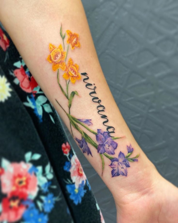 30 Daffodil Tattoo Ideas 2025: Fine Line, Traditional with Name, Birth Flower &#038; Neotraditional Design