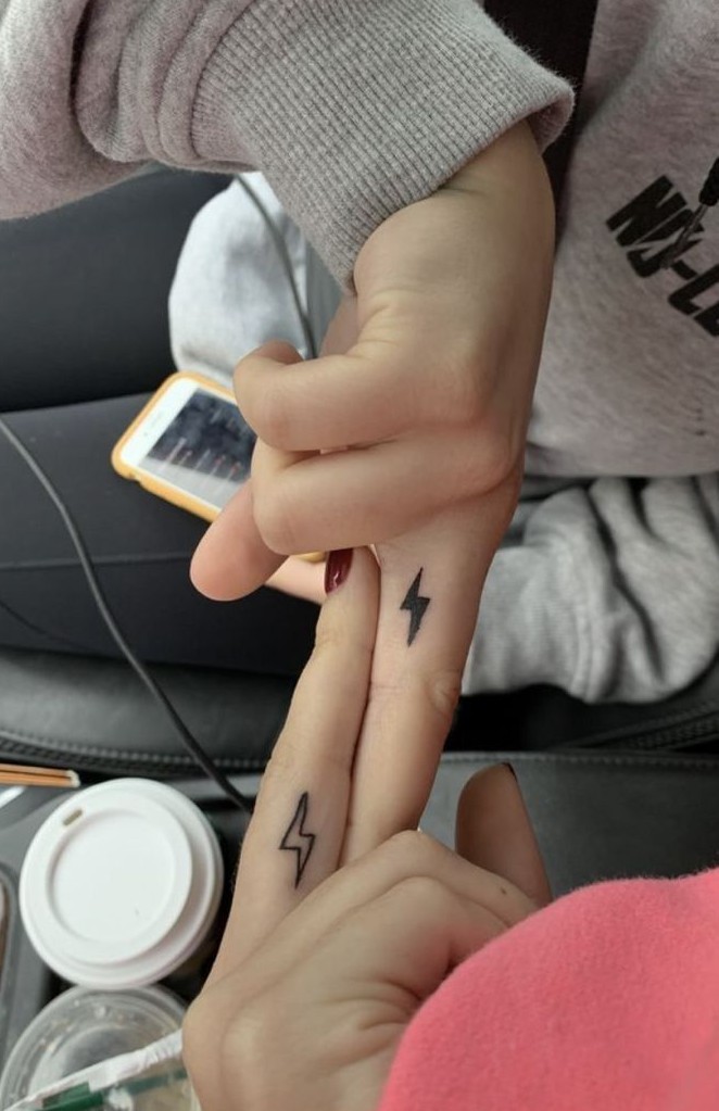 28 Lightning Tattoo Ideas 2025 for Men and Women: Arm, Shoulder, Chest, Hand, and Leg Designs