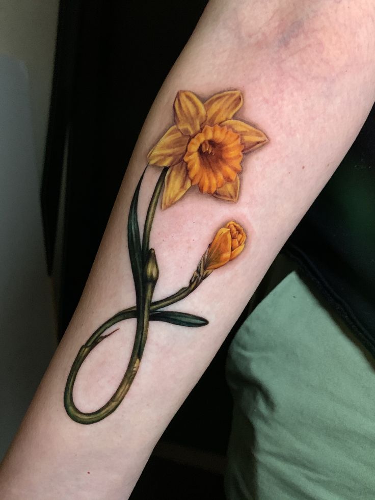 30 Daffodil Tattoo Ideas 2025: Fine Line, Traditional with Name, Birth Flower &#038; Neotraditional Design