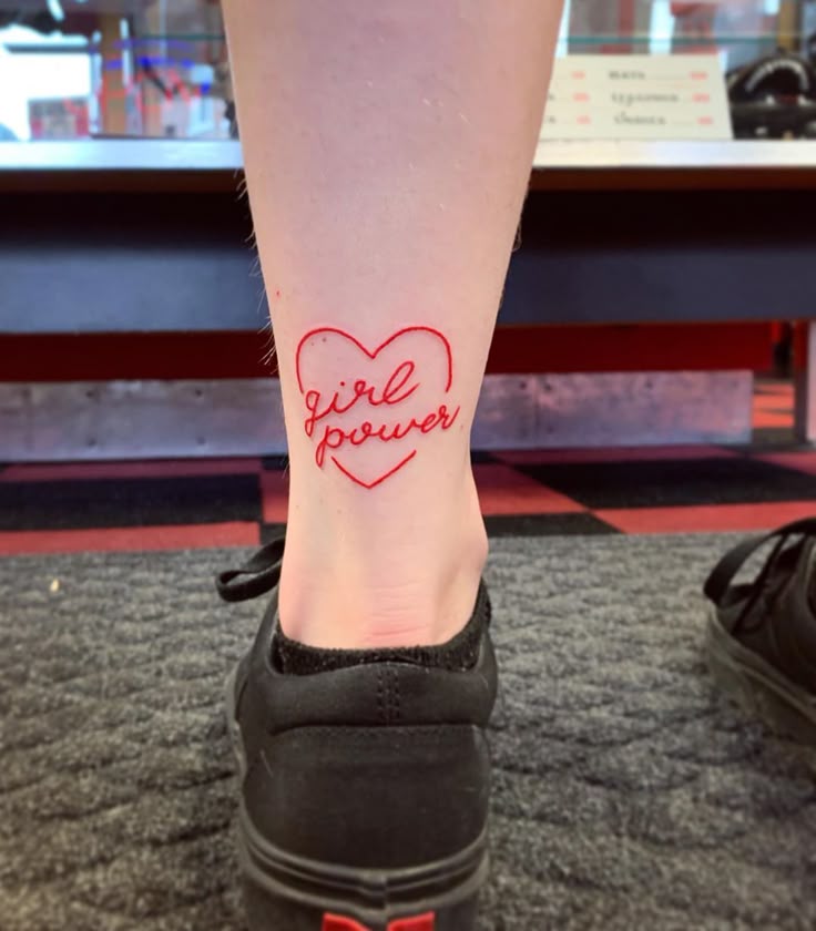 29 Leg Tattoo Ideas 2025 for Men and Women – Thigh, Calf, and Lower Leg Designs from Cybersigilism