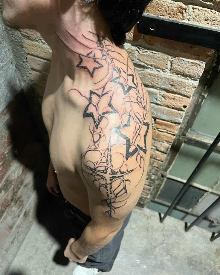 26 Shoulder Tattoo Ideas 2025 Women and Men &#8211; Ornamental, Fine Line, Eagle, Stencil, and More