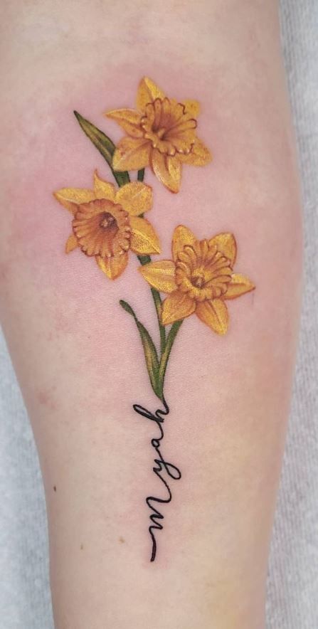 30 Daffodil Tattoo Ideas 2025: Fine Line, Traditional with Name, Birth Flower &#038; Neotraditional Design