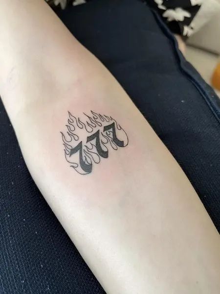 26 Best 777 Tattoo Ideas 2025 for Men and Women – Finger Placement Meaning &#038; Inspiration