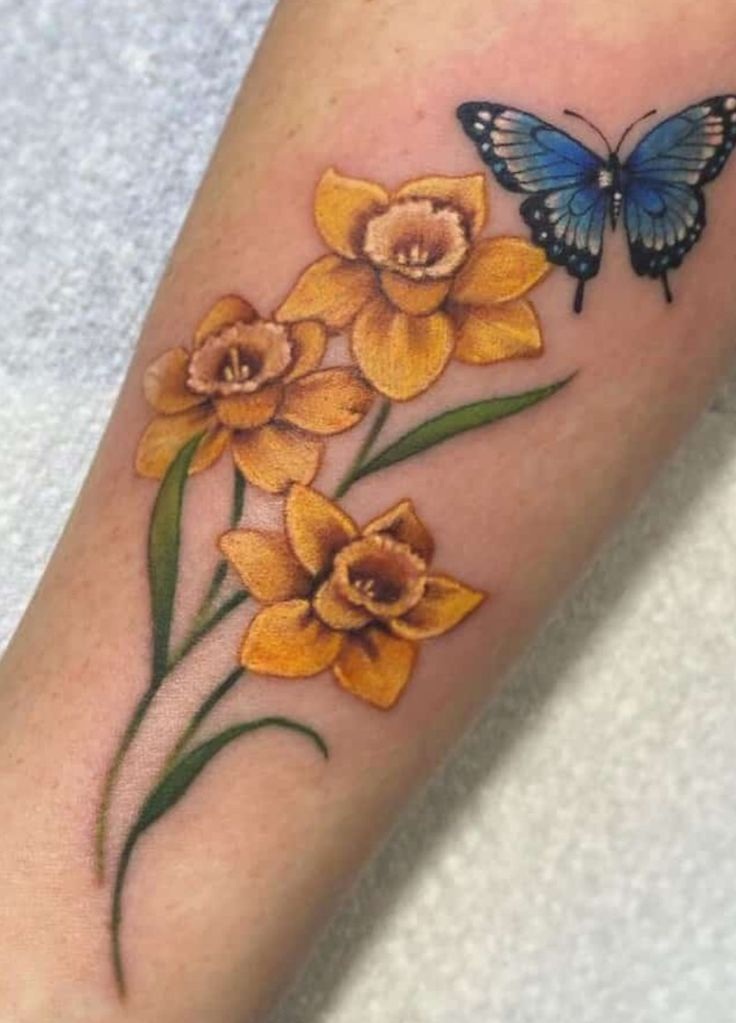 30 Daffodil Tattoo Ideas 2025: Fine Line, Traditional with Name, Birth Flower &#038; Neotraditional Design
