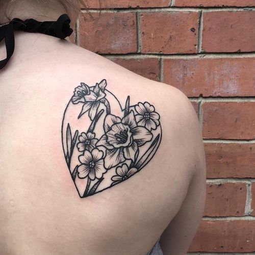 30 Daffodil Tattoo Ideas 2025: Fine Line, Traditional with Name, Birth Flower &#038; Neotraditional Design