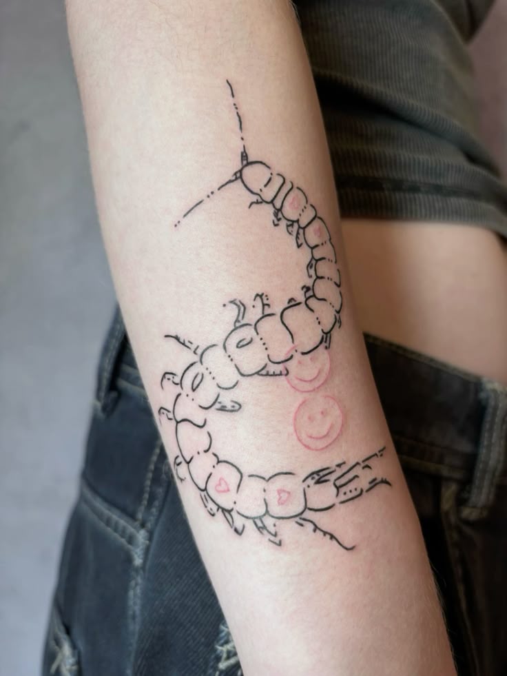 31 Centipede Tattoo Ideas 2025: Blackwork, Traditional, Tokyo Ghoul, Spider Lily, Skull, Giant Back