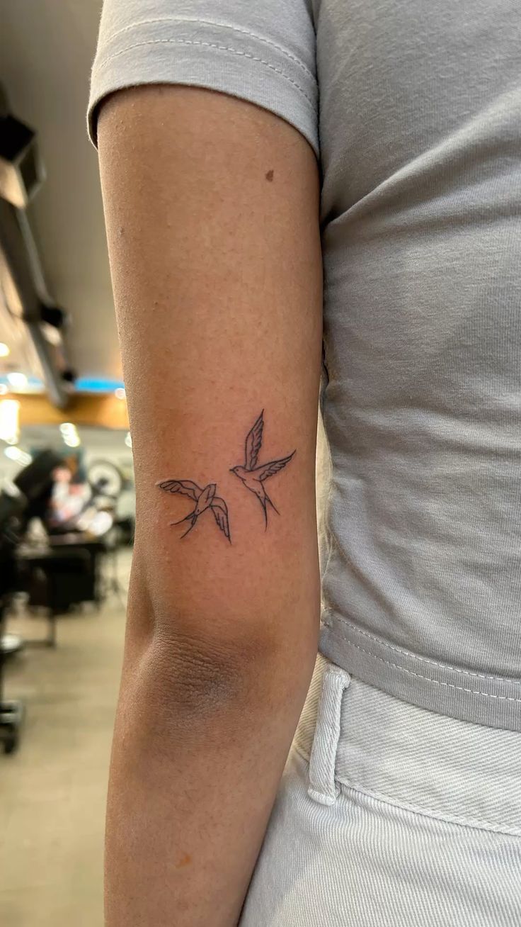 29 Sparrow Tattoo Ideas 2025: Traditional, Men Arm and Hand Designs, Meaningful Bird Tattoos
