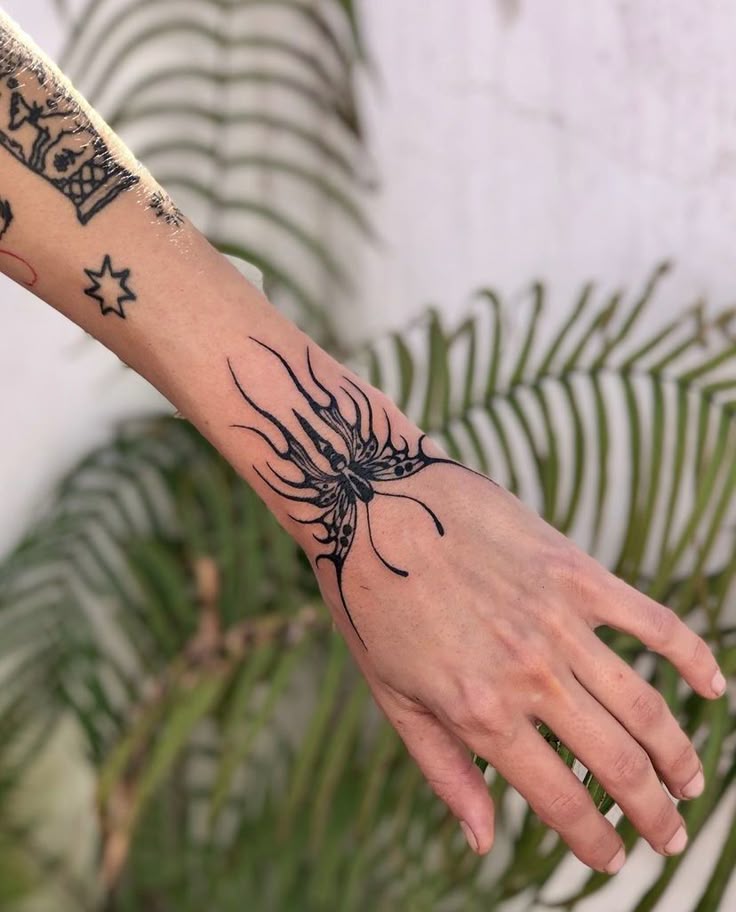 Wrist Tattoo Ideas 2025: 29 Designs for Women and Men, Fine Line, Tiny American Traditional Tattoos
