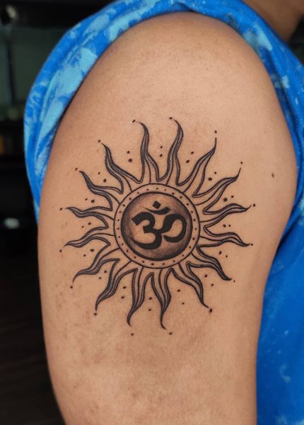26 Shoulder Tattoo Ideas 2025 Women and Men &#8211; Ornamental, Fine Line, Eagle, Stencil, and More