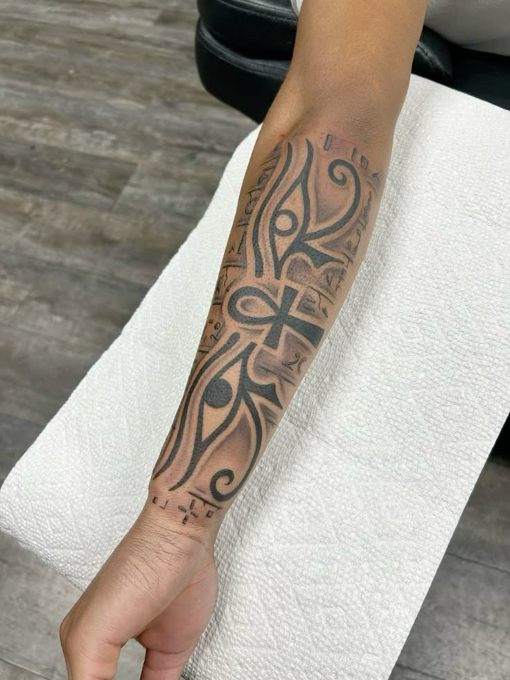 30 Eye of Horus Tattoo Ideas 2025: Design Meaning, Feminine &#038; Men Styles