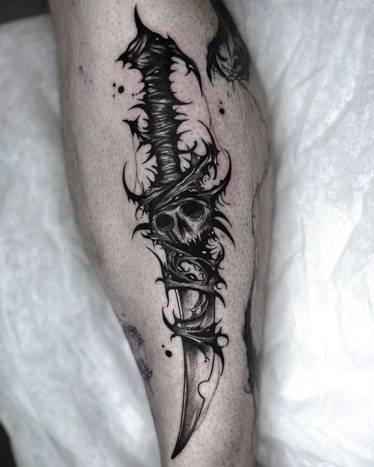 30 Dagger Tattoo Ideas 2025: Neotraditional, Fine Line, Gothic, Butterfly, Panther, Fantasy Designs