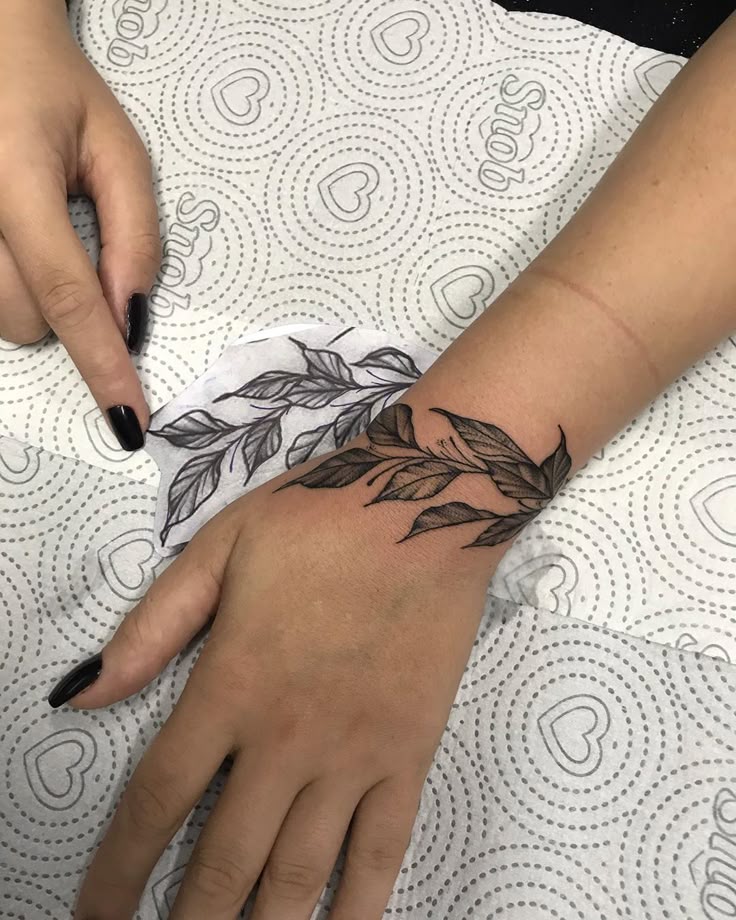 Wrist Tattoo Ideas 2025: 29 Designs for Women and Men, Fine Line, Tiny American Traditional Tattoos