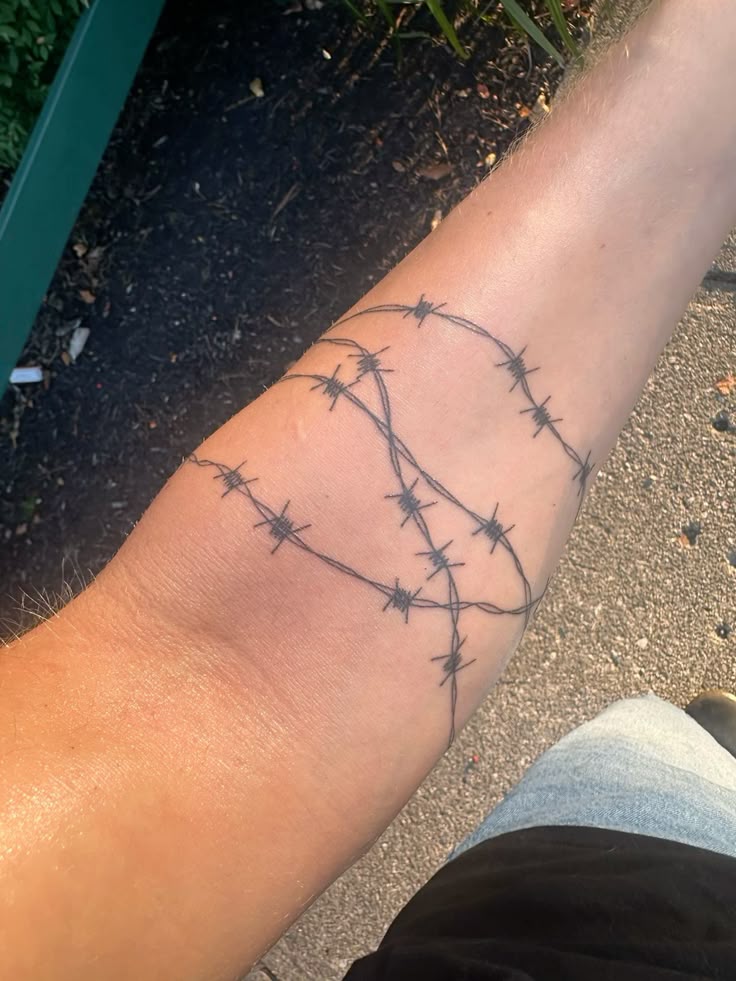 Barbed Wire Tattoo Ideas 2025: Bold Designs for Women and Men Featuring Hearts, Skulls and More