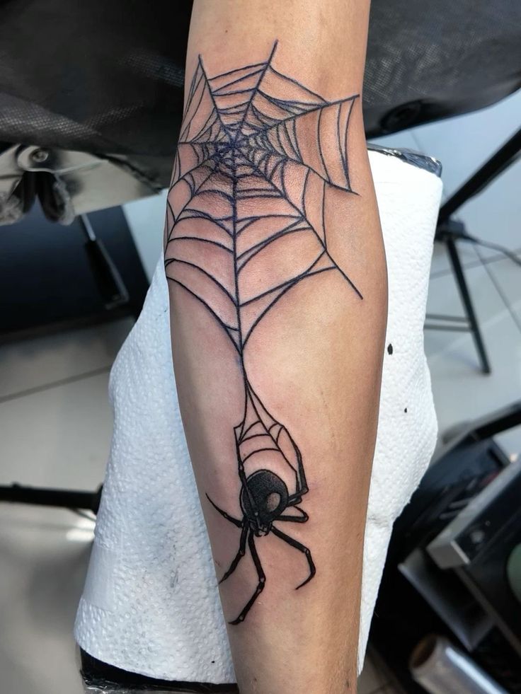 27 Spider Web Tattoo Ideas 2025 for Men and Women – Shoulder, Full Sleeve, Stencil Designs