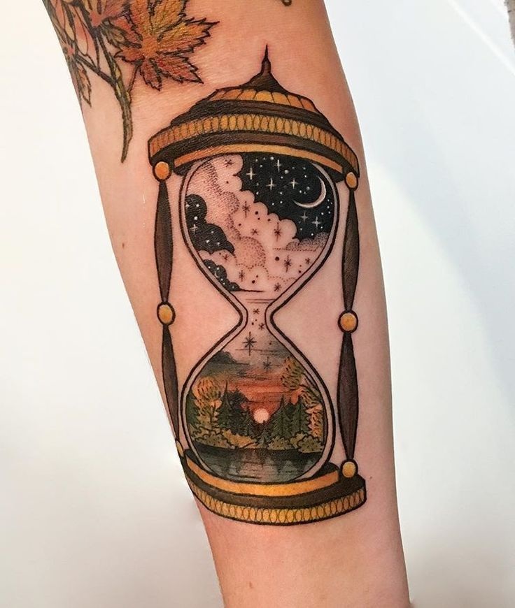 29 Hourglass Tattoo Ideas 2025 with Meaningful Designs for Men and Women — Minimalist, Feminine, Traditional
