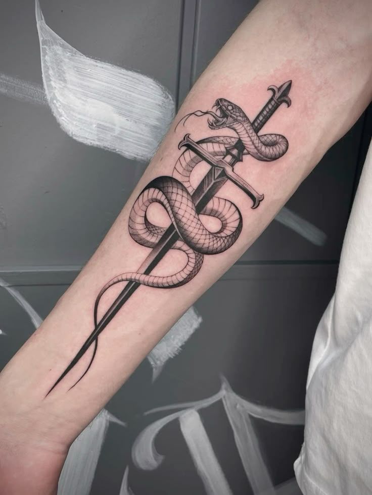 30 Dagger Tattoo Ideas 2025: Neotraditional, Fine Line, Gothic, Butterfly, Panther, Fantasy Designs