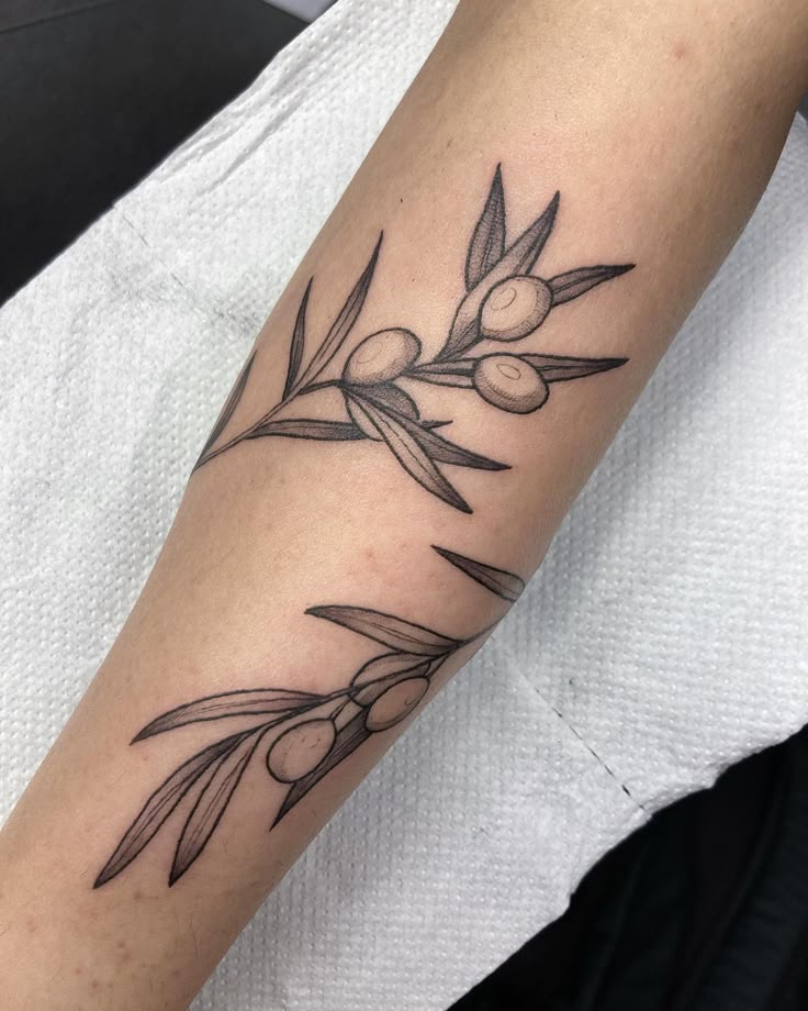 26 Olive Branch Tattoo Ideas 2025: Fine Line, Arm Wrap, Minimal, American Traditional Designs