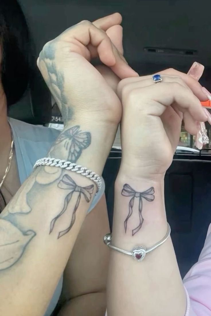 Wrist Tattoo Ideas 2025: 29 Designs for Women and Men, Fine Line, Tiny American Traditional Tattoos