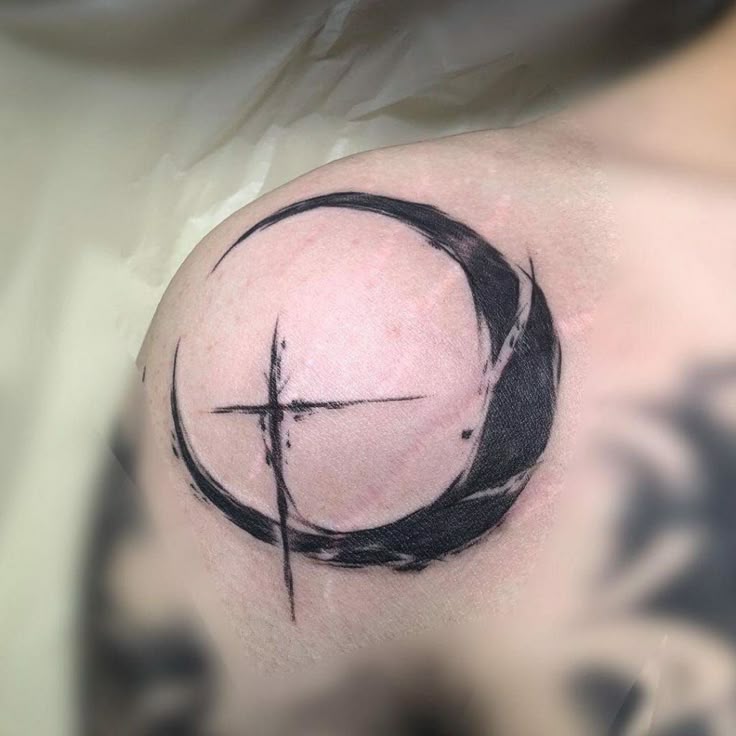 26 Crescent Moon Tattoo Designs 2025: Fine Line, Stencil, Stars, Lotus, Waxing, Waning, American Traditional