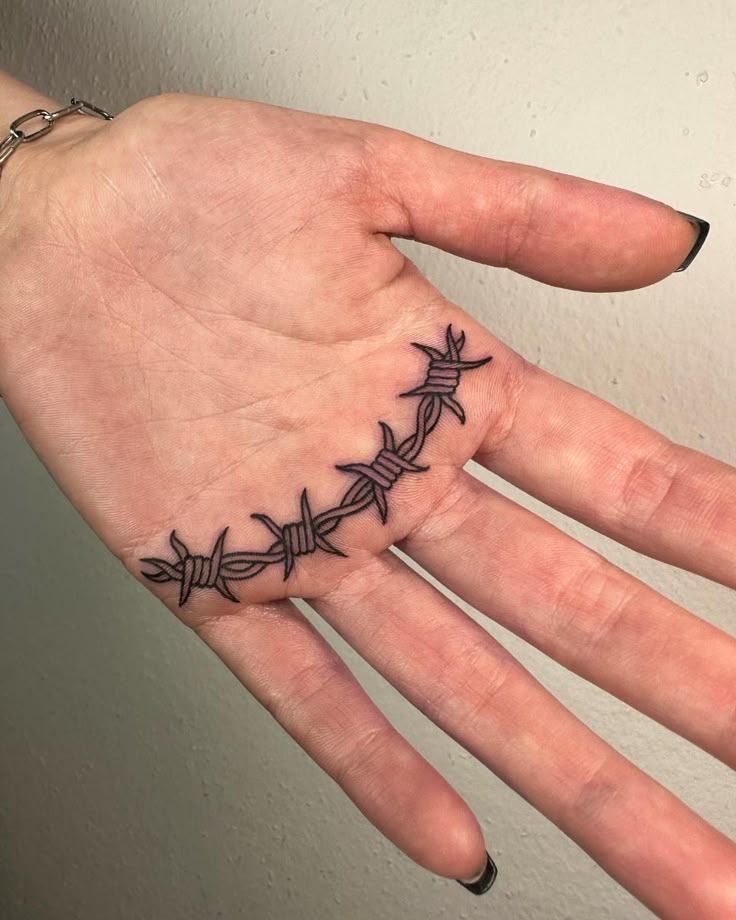 Barbed Wire Tattoo Ideas 2025: Bold Designs for Women and Men Featuring Hearts, Skulls and More