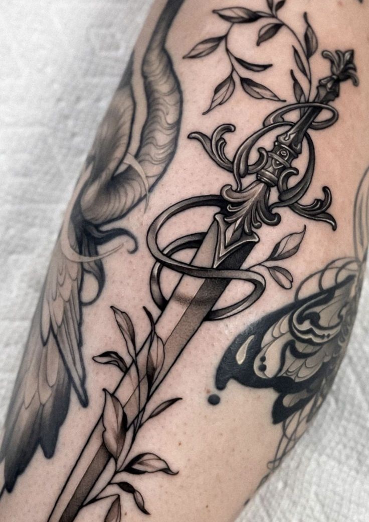 30 Dagger Tattoo Ideas 2025: Neotraditional, Fine Line, Gothic, Butterfly, Panther, Fantasy Designs