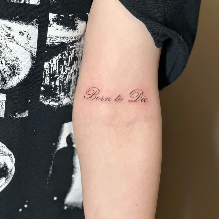 30 Born to Die Tattoo Ideas 2025: Aesthetic Lettering, Stomach and Collarbone Placement