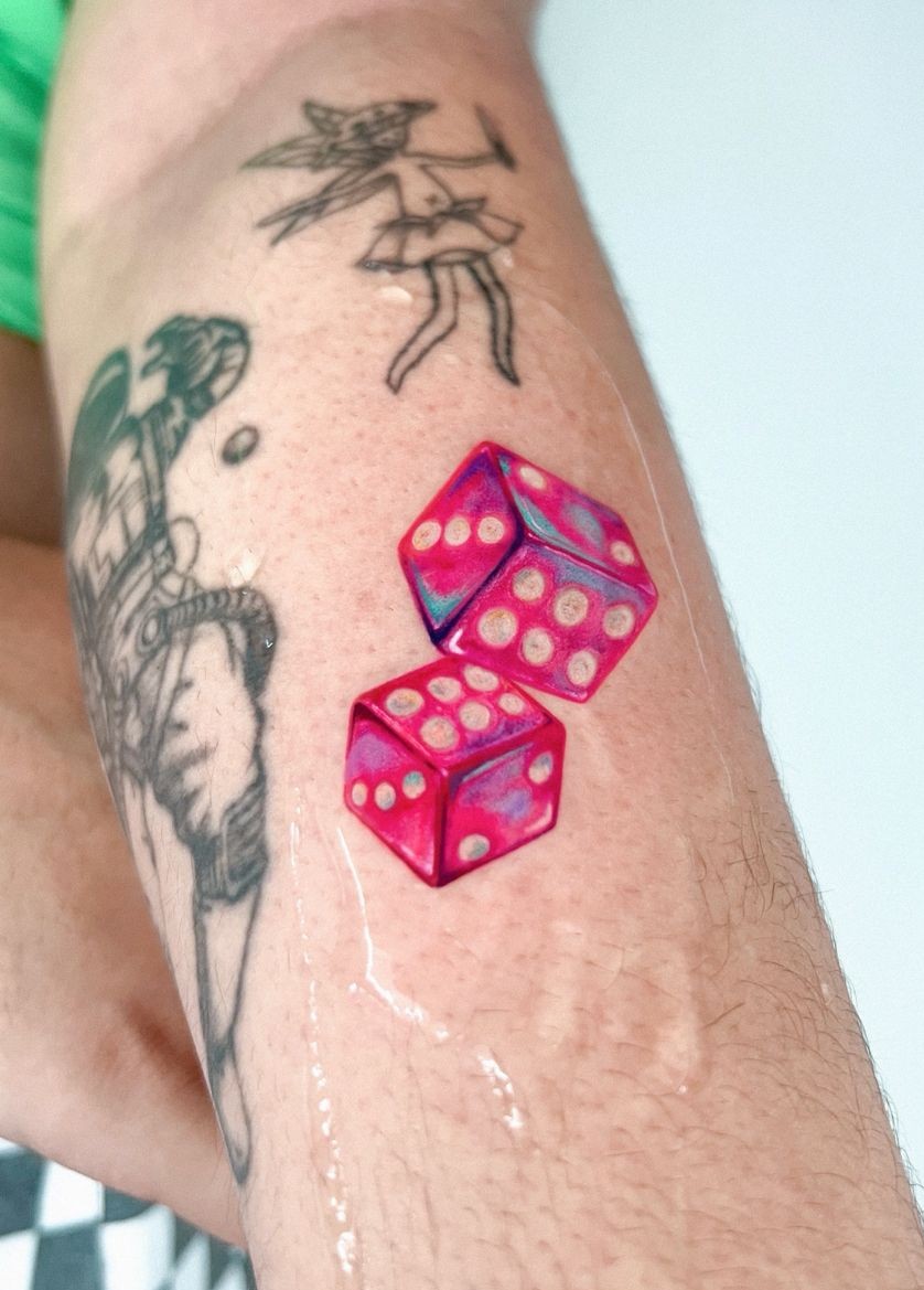 25 Dice Tattoo Ideas 2025 with Cool Flash Designs, Stencil Outlines &#038; Men’s Placement