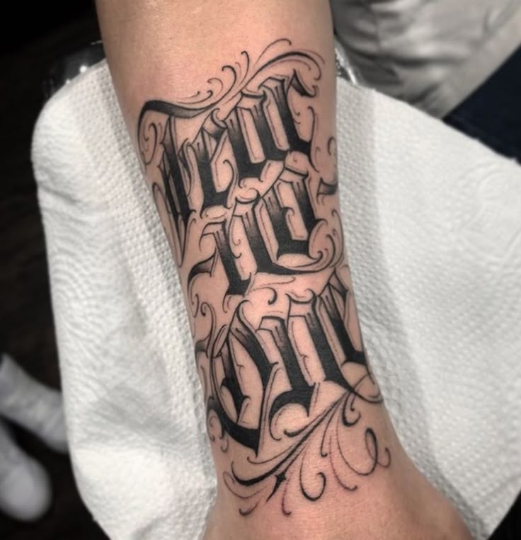 26 Lettering Tattoo Ideas 2025 for Men: Bold Fonts, Chicano, Japanese, Vertical, Fine Line &#038; More