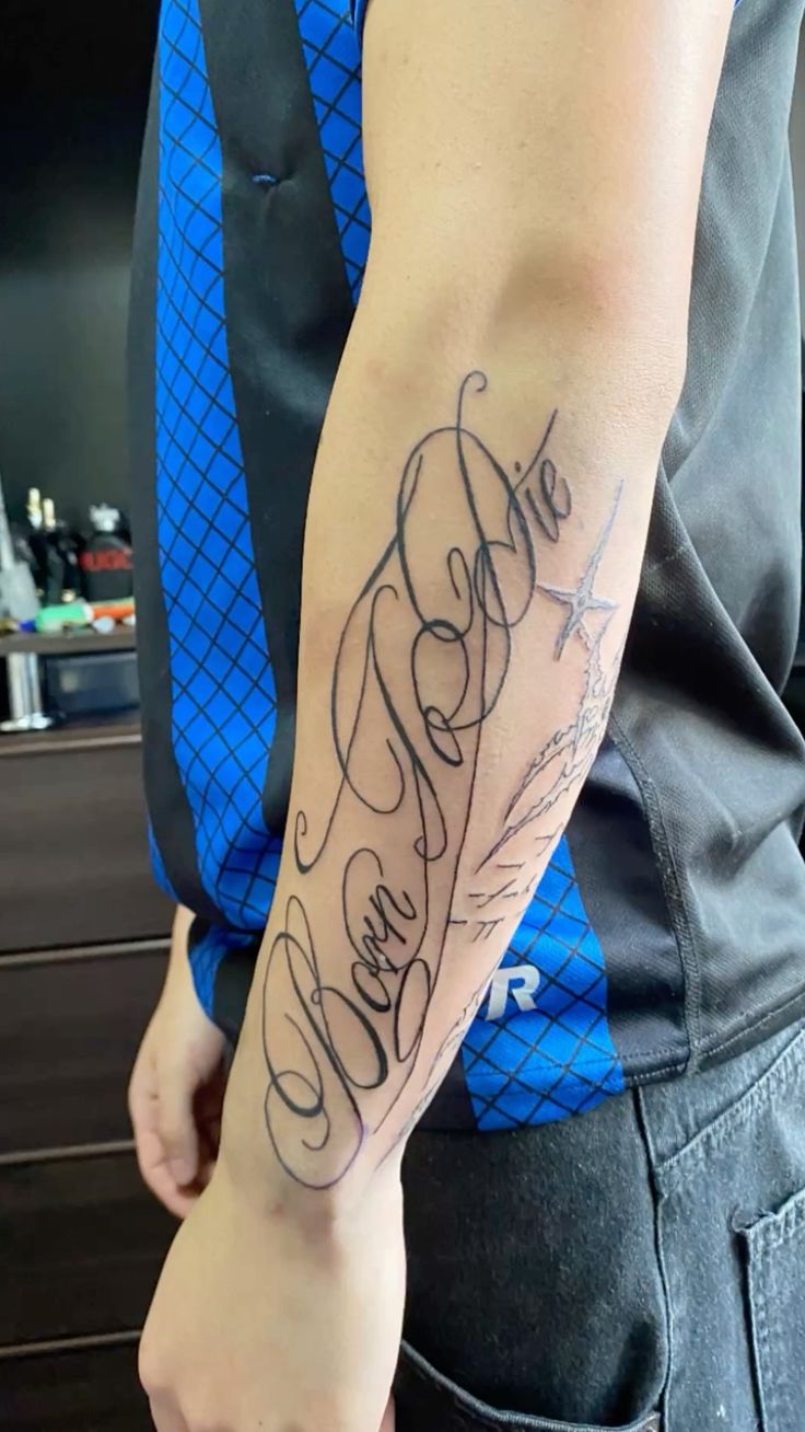 30 Born to Die Tattoo Ideas 2025: Aesthetic Lettering, Stomach and Collarbone Placement