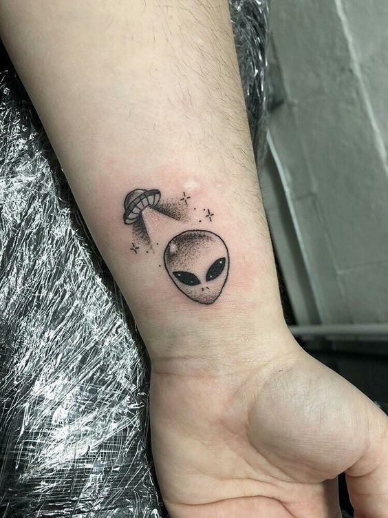 28 Alien Tattoo Ideas 2025: From Xenomorph Stencil Designs to Trippy Flash, Cute Tattoos