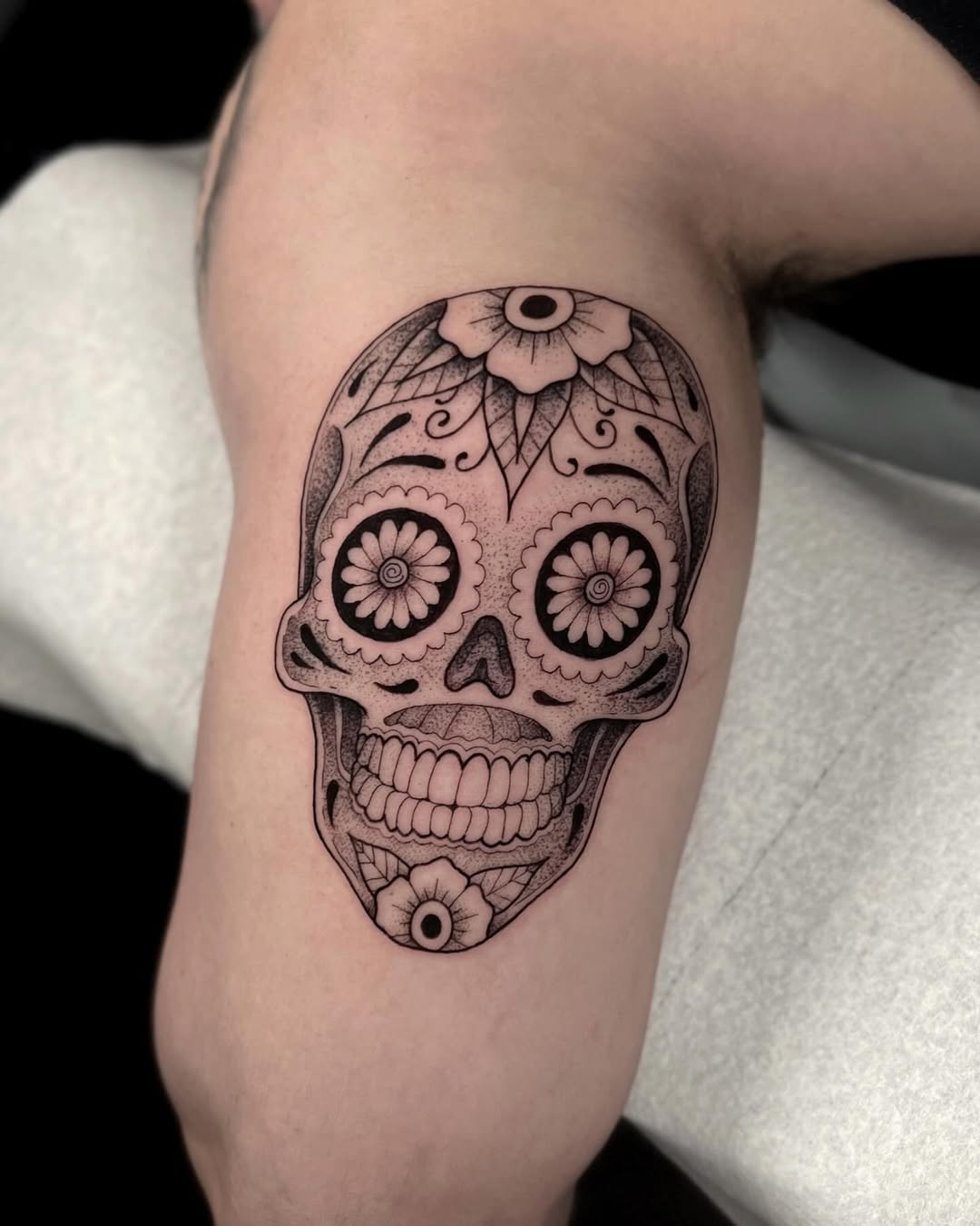 27 Sugar Skull Tattoo Designs for Women and Men 2025 – Color, Black &#038; White, Tiny