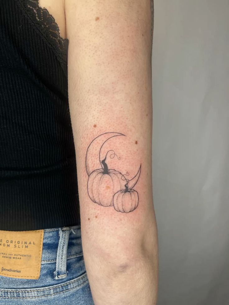 28 Pumpkin Tattoo Ideas 2025 – Cute, Scary, Flash &#038; Traditional Designs