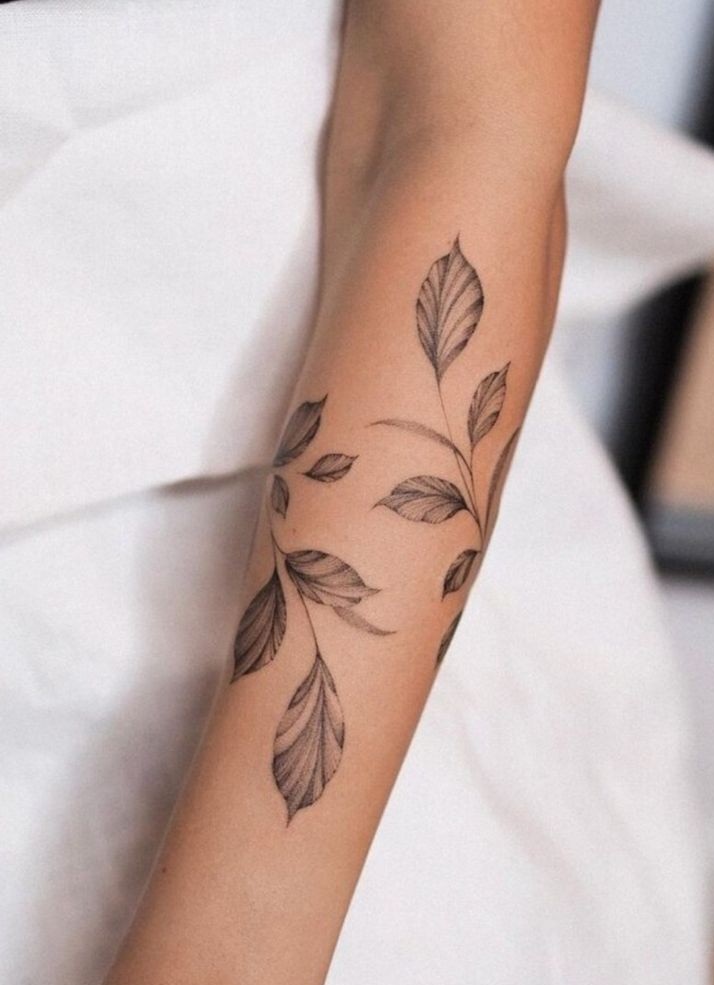 27 Leaf Tattoos 2025 Designs for Guys &#038; Girls – Fine line, Sleeve, Under breast &#038; Autumn ink Concepts
