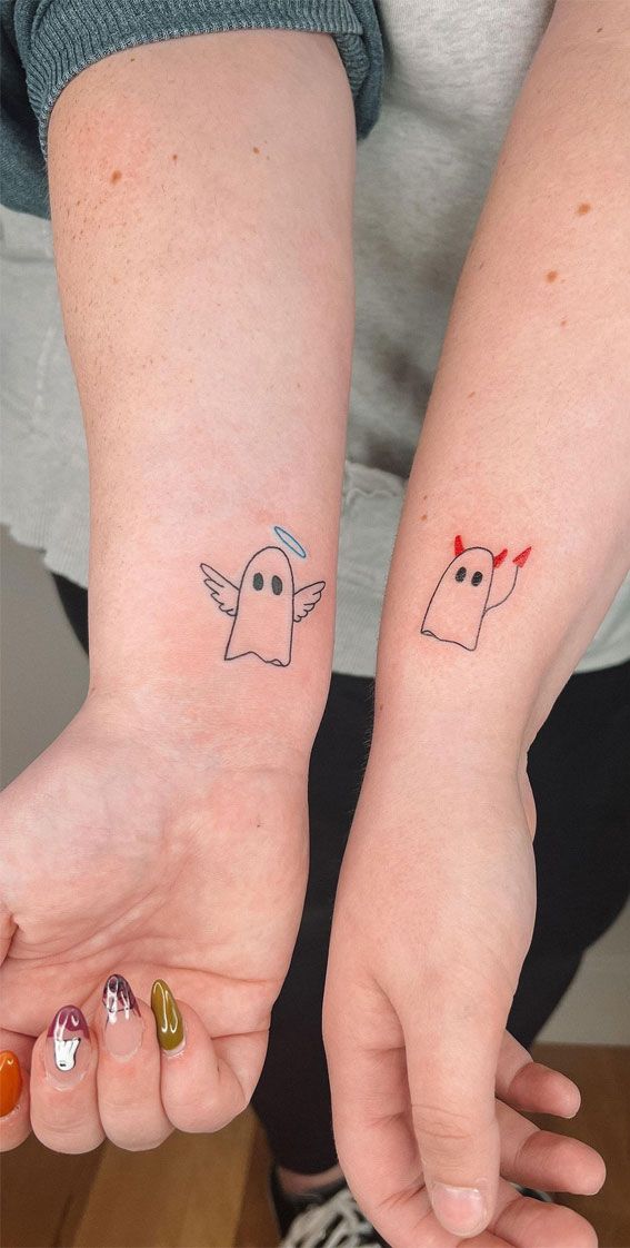 25 Sister Tattoo Designs for 2, 3 or 4 Sisters 2025 Unique Meaningful Fine Line &#038; Minimalist Designs
