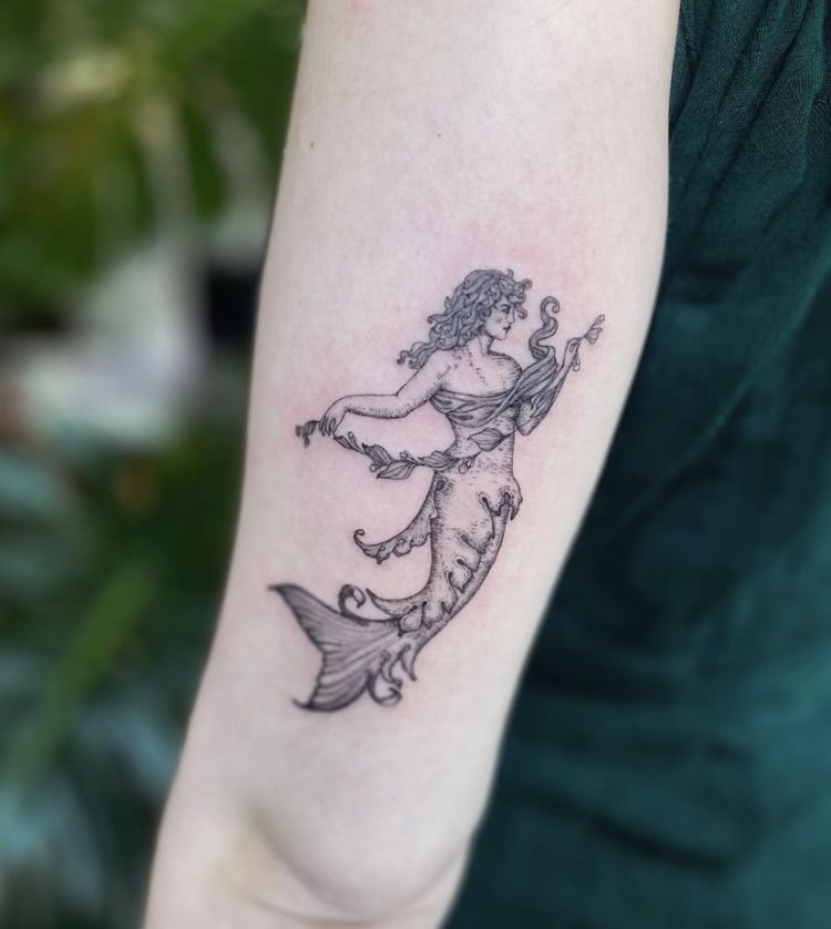 27 Mermaid Tattoo Ideas 2025 With Minimalist, Traditional, Afro, Siren, and Barbie-Inspired Designs