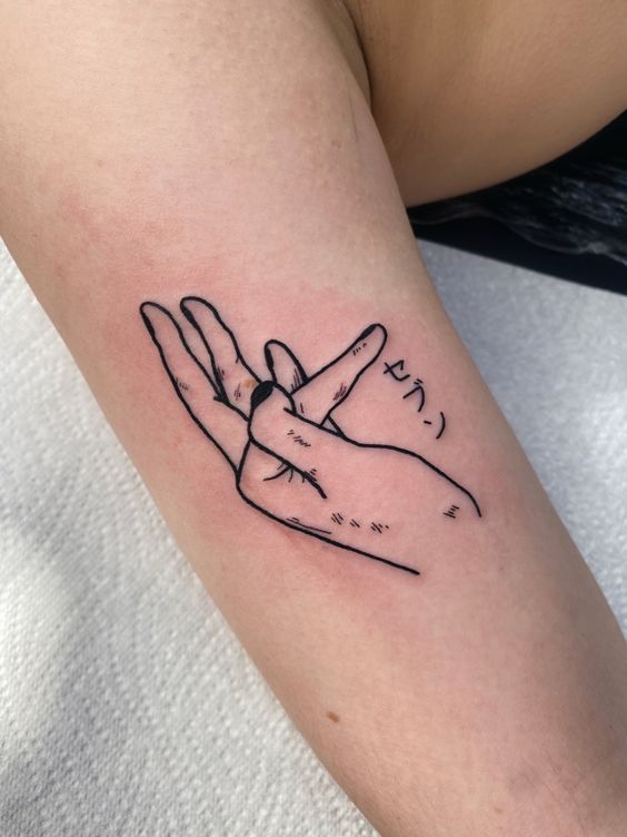 29 Tokyo Ghoul Tattoo Ideas 2025 – Kaneki Designs, Juuzou Ink, Centipede Tattoos, &#038; Spider Lily Florals